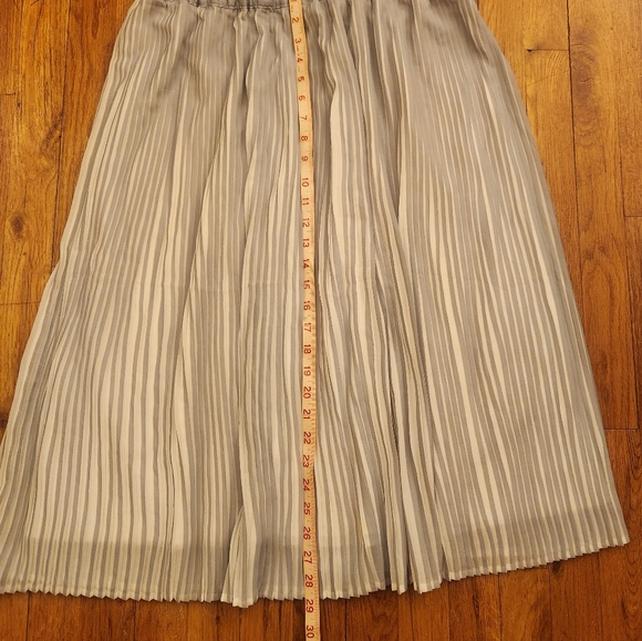 Gray and Ivory Knife Pleat Adiva Skirt Women's Size XL Elastic Waist Fully Lined - Picture 3 of 8